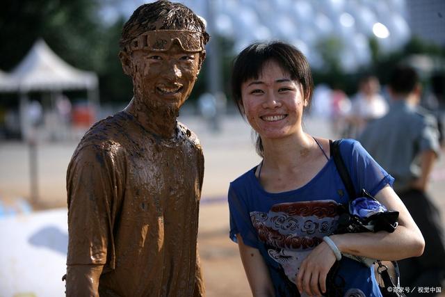 日本足球运动员奋勇勇进展现团队配合的简单介绍