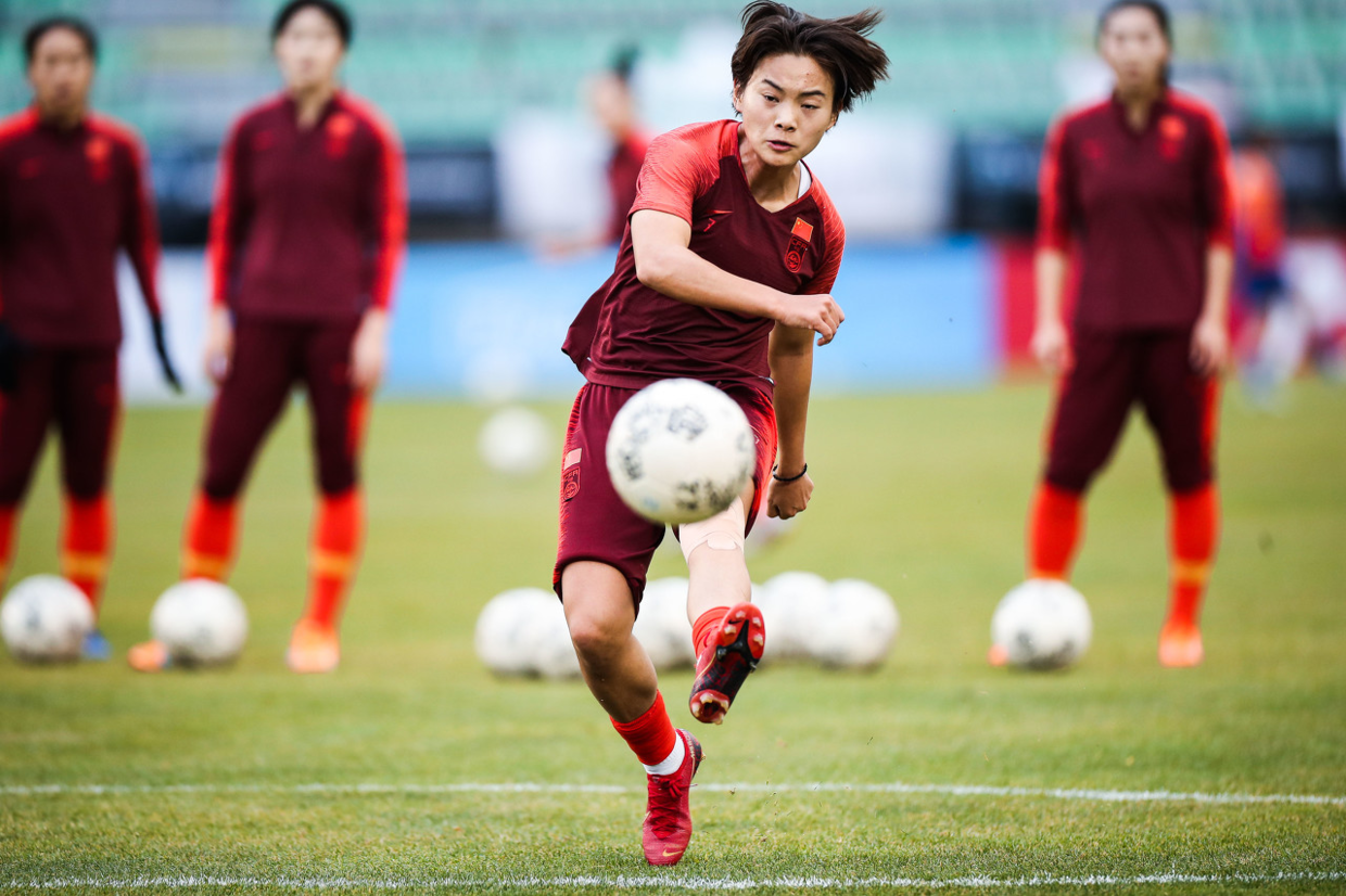 中国女足备战披挂上阵,球迷期待表现优异的简单介绍 中国女足备战披挂上阵,球迷期待表现优异的简单介绍